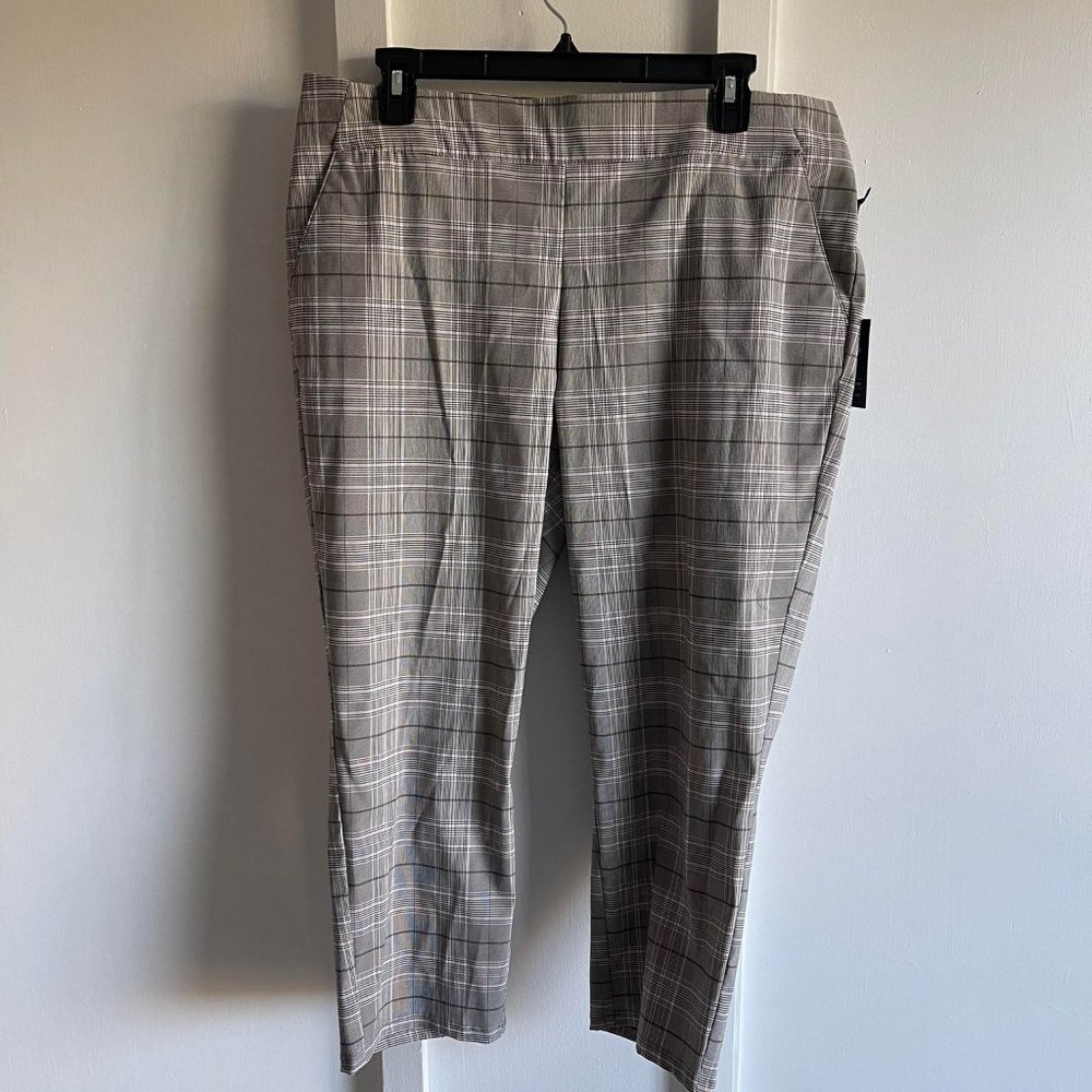 NWT Vera Wang Capri Pants Grey Plaid